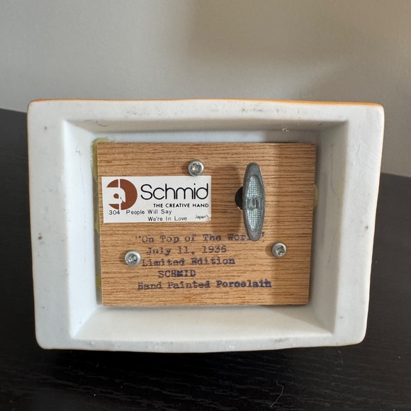 Schmid Norman Rockwell Collection Music Box Series "On Top of the World" - Picture 7 of 8